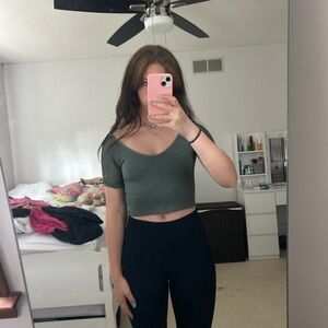 AERIE OFFLINE OLIVE GREEN WORKOUT TOP!!